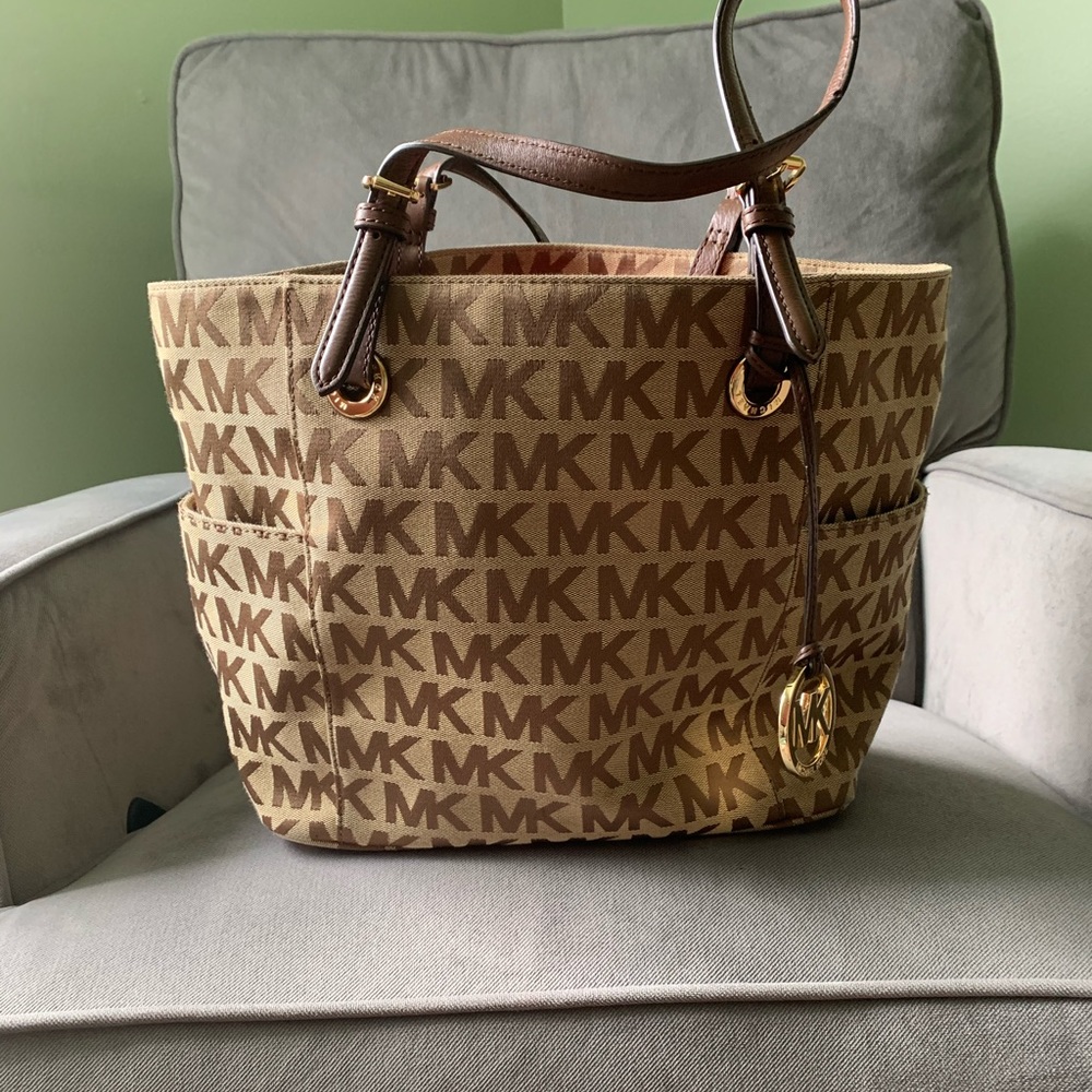 Micheal Kors  signature print tote hand bag